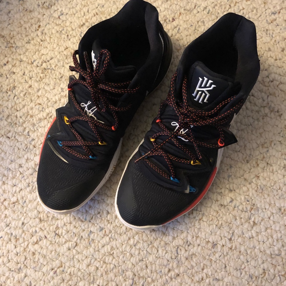 Kyrie 5 Friends